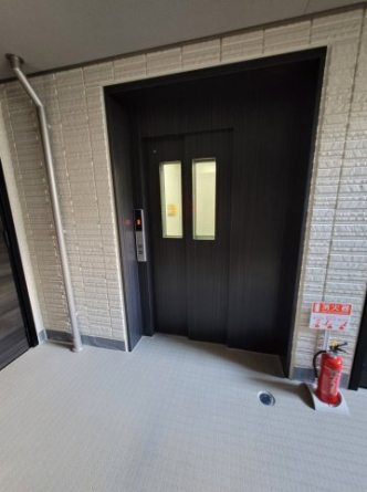 エレベーター付きのシャーメゾンマンションです