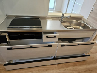 IHコンロでお手入れらくらく♪引き出し式なので奥のものも取り出しやすいです