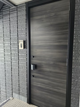 落ち着いた雰囲気の玄関です