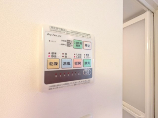 浴室乾燥機付き。