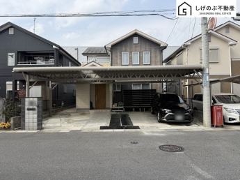 LDKに床暖房あり！
4SLDK
駐車3台可！
徒歩圏内にスーパーがあるので買い物にとても便利です♪