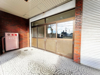 アルミサッシ4枚引き戸。