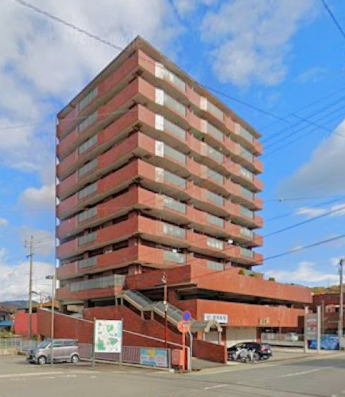 鉄骨鉄筋コンクリート造13階建ての1階部分です。