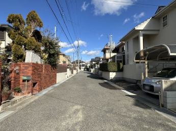 【前面道路含む現地写真】