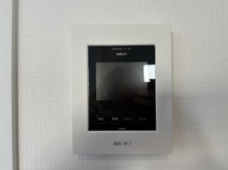 安心・安全なモニター付きインターフォンを設置しております。