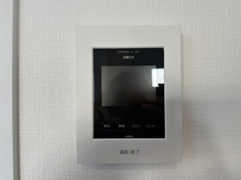 安心・安全なモニター付きインターフォンを設置しております。