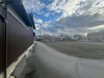 【前面道路含む現地写真】