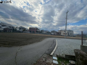 【前面道路含む現地写真】