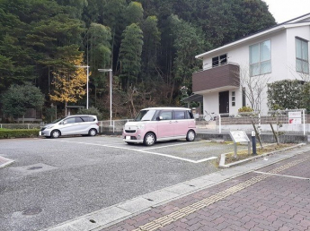 【駐車場】