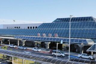 松山空港まで4000m