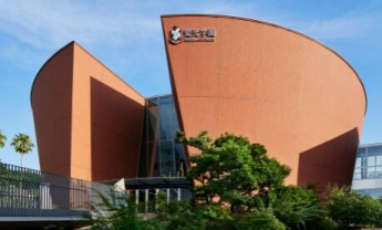 愛光学園まで1500m