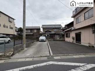 解体更地渡し
約99坪
平坦地
自分らしいスタイルの暮らしを自由設計で一緒に作りませんか？