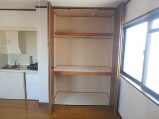 住空間を広々使える収納付き