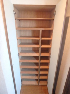 玄関が片付く下駄箱付きです