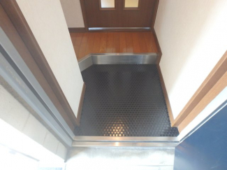 下駄箱付きで玄関すっきりです