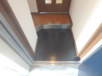 下駄箱付きで玄関すっきりです