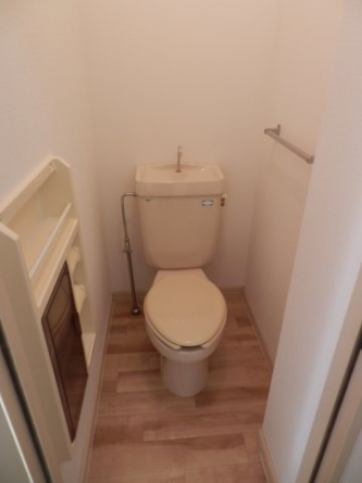 小物も置ける収納があります