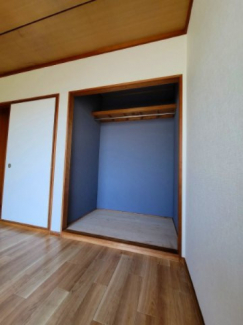 オープンクローゼットにしておしゃれな雰囲気