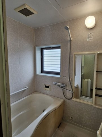 窓の有るお風呂です