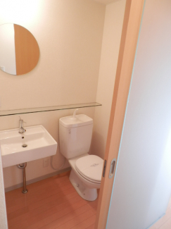 ホテルライクな洗面とトイレ！