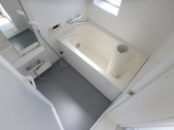 コンパクトで使いやすいお風呂です