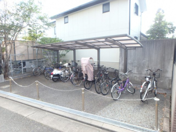 屋根付き駐輪スペースです