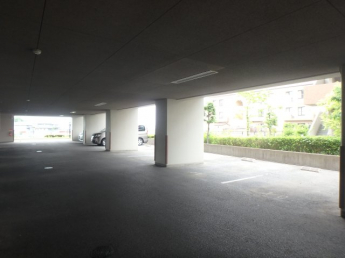 屋内駐車場