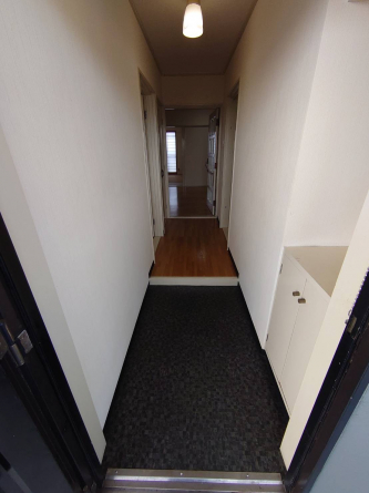 玄関を入ってすぐの写真です