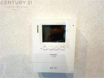 訪問者が来たときにテレビ画面で確認できるため、安心してドアを開けられます。録画機能があるものもあり、留守中に来訪者を記録しておくことができます。利便性が高く、セキュリティ面でも安心です。