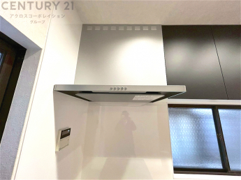 パワフルな吸引力で調理中の臭気等をしっかり処理してくれ、室内を快適に保ってくれます。
