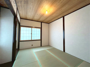 やっぱり一室は欲しい和室は客間や小さなお子様の寝かせ付けなどにも便利です。また本格的に床の間も付いており、仏間としてもご利用いただけます。