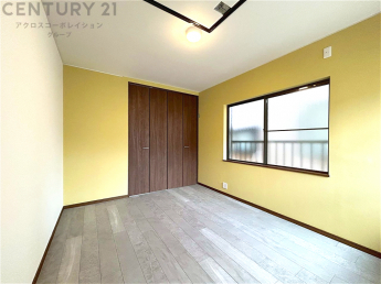 子供部屋…創造性や成長を促す遊びの空間を提供。学習や趣味に集中できる環境を整えます。個別のプライベートスペースは自己表現と自立心を育み、心地よい睡眠環境を整えリラックスできる場所を提供。