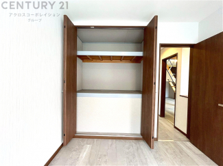 衣類やアクセサリー、小物類の収納が便利で整理整頓がしやすく、部屋の美観を保ちつつ、スペースを最大限に活用できます。衣服のしわやダメージを防ぎ、長持ちさせることができます。