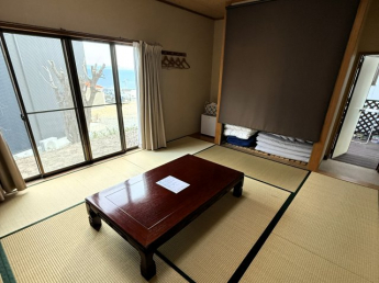 本棟の賑わいを離れ、静かな和空間。