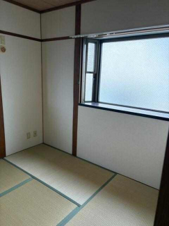 和室（二面採光・出窓）