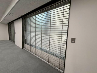 電動シャッター２ヶ所ございます♪