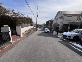 【前面道路含む現地写真】