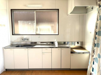 キッチン。　ガスコンロを置けばすぐ調理可能。