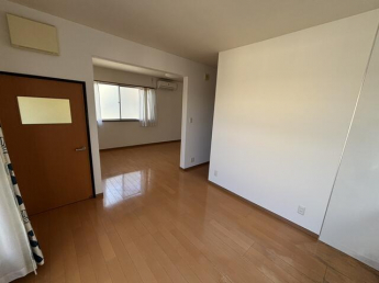 キッチンと分かれているのでくつろぎスペースを作りやすいのが特