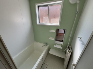 ユニットバスの浴室。　きれいです。