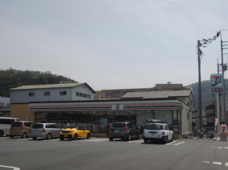 セブンイレブン八幡浜産業通店まで388m