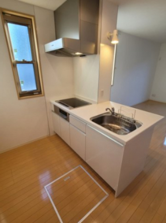 IHコンロの対面式システムキッチン！角部屋なので窓もあります