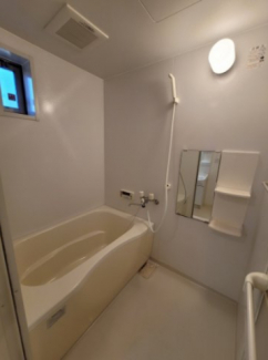 浴室にも窓がありますよ