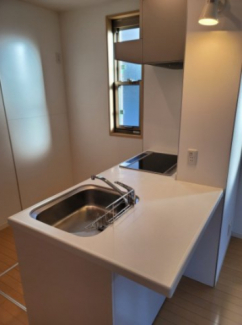 カウンターの大きな対面式キッチンです