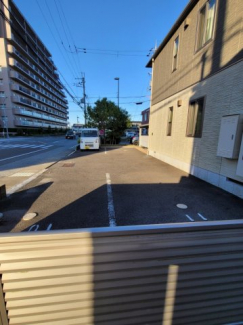 平面式駐車場です