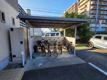 屋根付きの駐輪場です