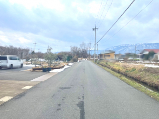 【前面道路含む現地写真】