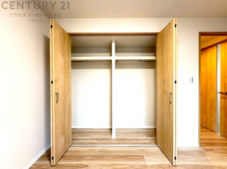 衣類やアクセサリー、小物類の収納が便利で整理整頓がしやすく、部屋の美観を保ちつつ、スペースを最大限に活用できます。衣服のしわやダメージを防ぎ、長持ちさせることができます。