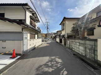 【前面道路含む現地写真】