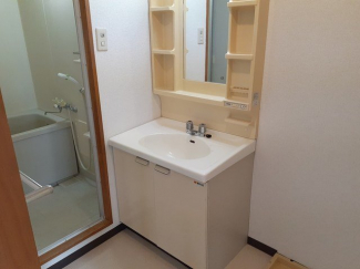 明るい洗面所です